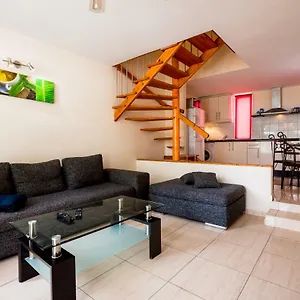 https://apartamentos-el-cortijo.in-canary-islands.com